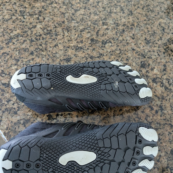 Peak Performance Uni Grip Black and Yellow Athletic Shoes - Picture 2 of 2